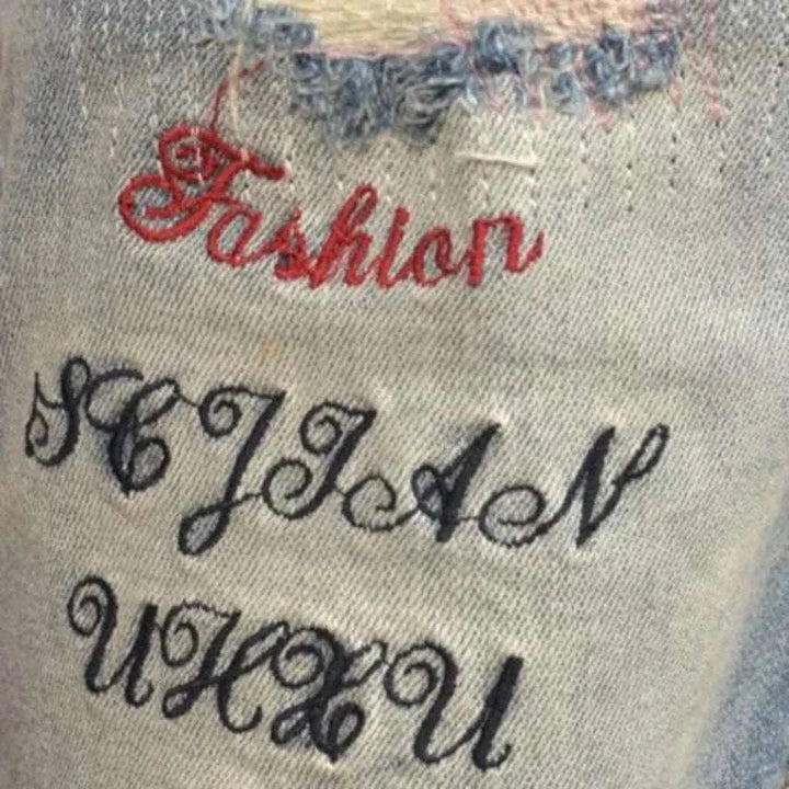 Embroidery ripped men's denim shorts
